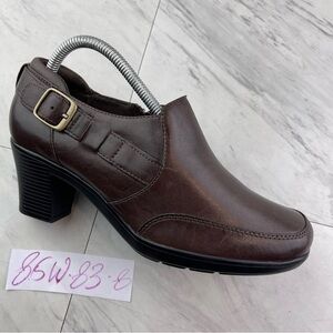 Clarks Bendables Womens 8.5 W Wide Brown Leather Side Zip Bootie Stacked Heel